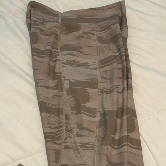 Alphalete Surface Pocket Leggings - Picture 8 of 12